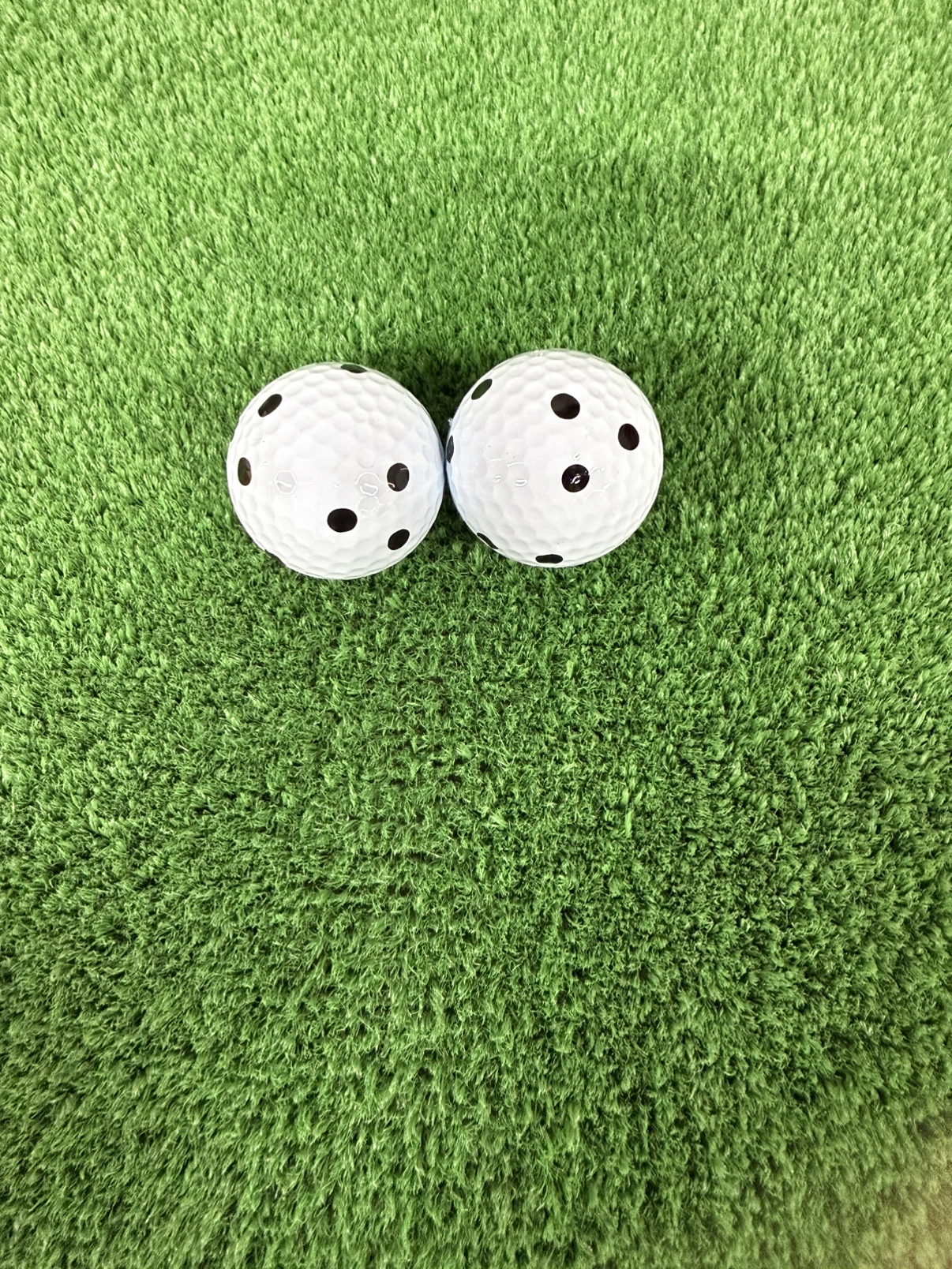 ゴルフボール　シミュレーション用ボール　黒点　多点加工