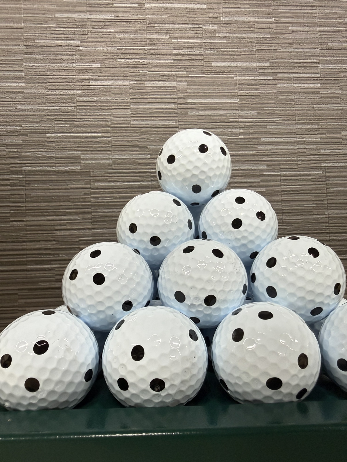 ゴルフボール　シミュレーション用ボール　黒点　多点加工