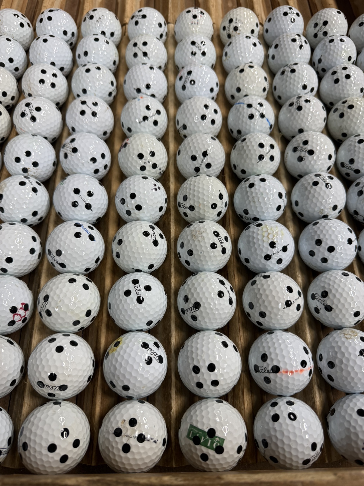 ゴルフボール　シミュレーション用ボール　黒点　多点加工