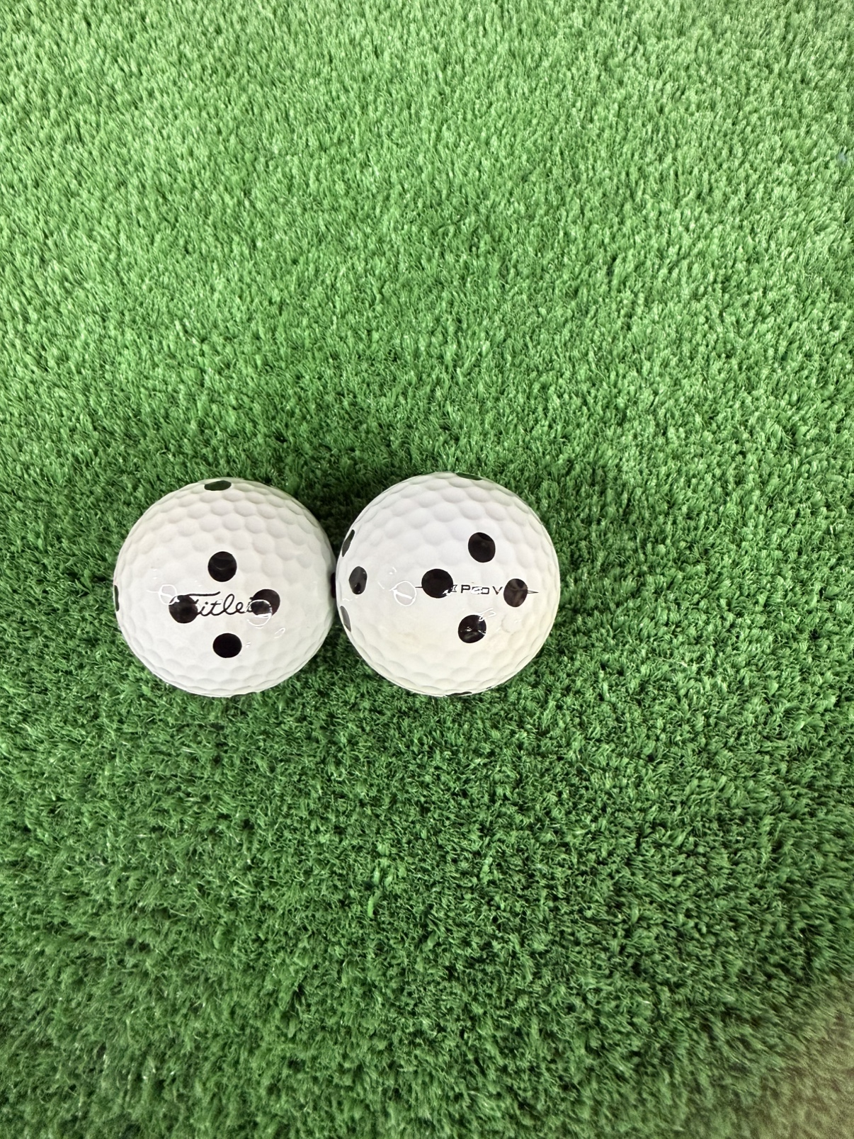 ゴルフボール　シミュレーション用ボール　黒点　多点加工