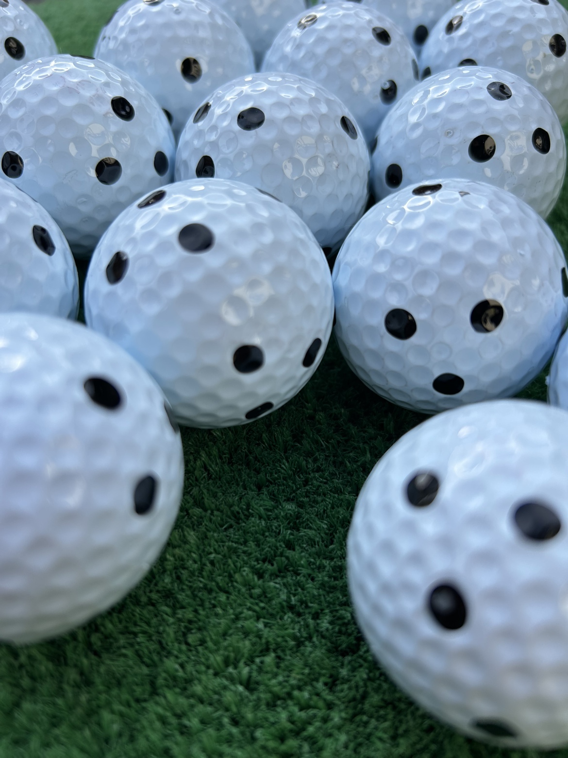 ゴルフボール　シミュレーション用ボール　黒点　多点加工